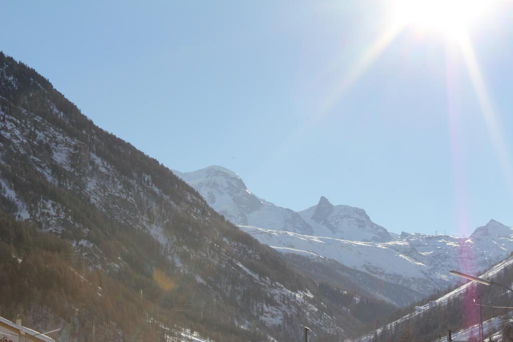 Appartementhaus Crystal Täsch Oda fotoğraf